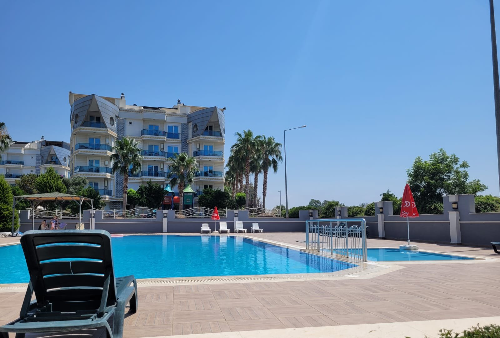 HURMA DA 3+1 SİTE İÇİNDE HAVUZLU EŞYALI KİRALIK