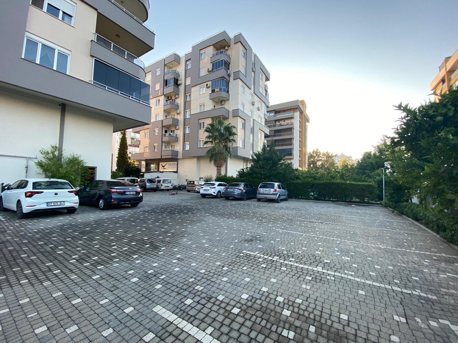 HAVUZLU SİTE İÇERİSİNDE GENİŞ 3+1 ARAKAT SATILIK  DAİRE 2