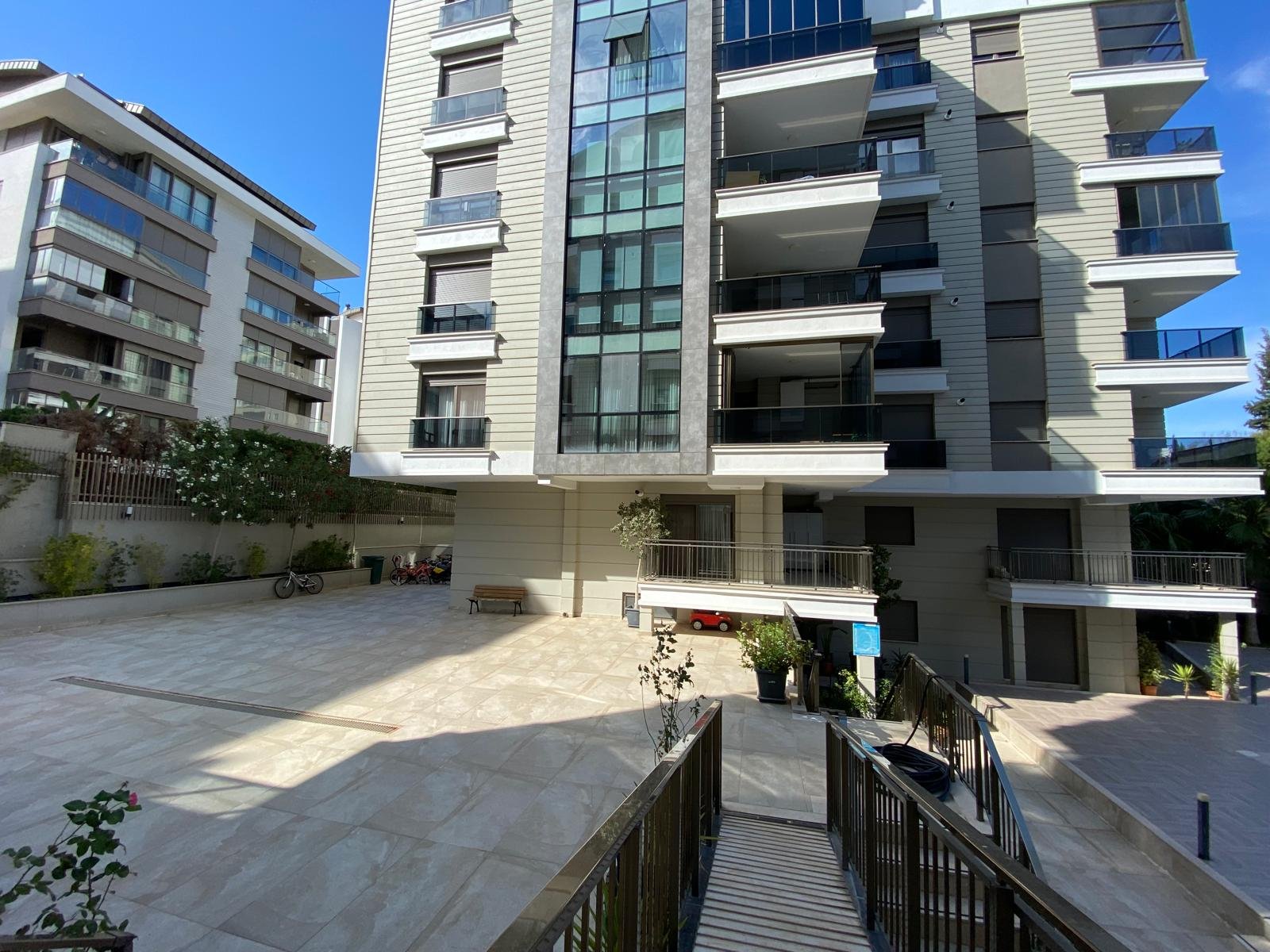 K0NYAALTI LÜKS SİTEDE SATILIK 3+1 HAVUZLU DAİRE 2