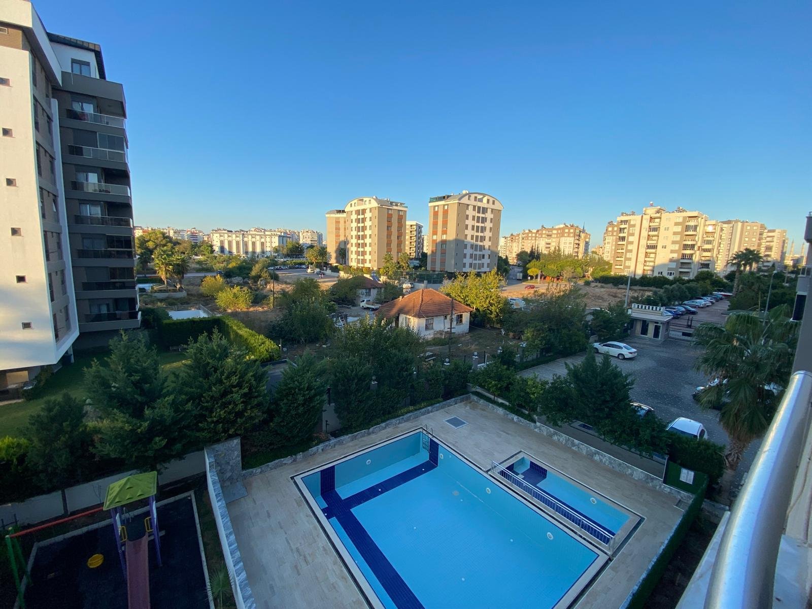 HAVUZLU SİTE İÇERİSİNDE GENİŞ 3+1 ARAKAT SATILIK  DAİRE 2